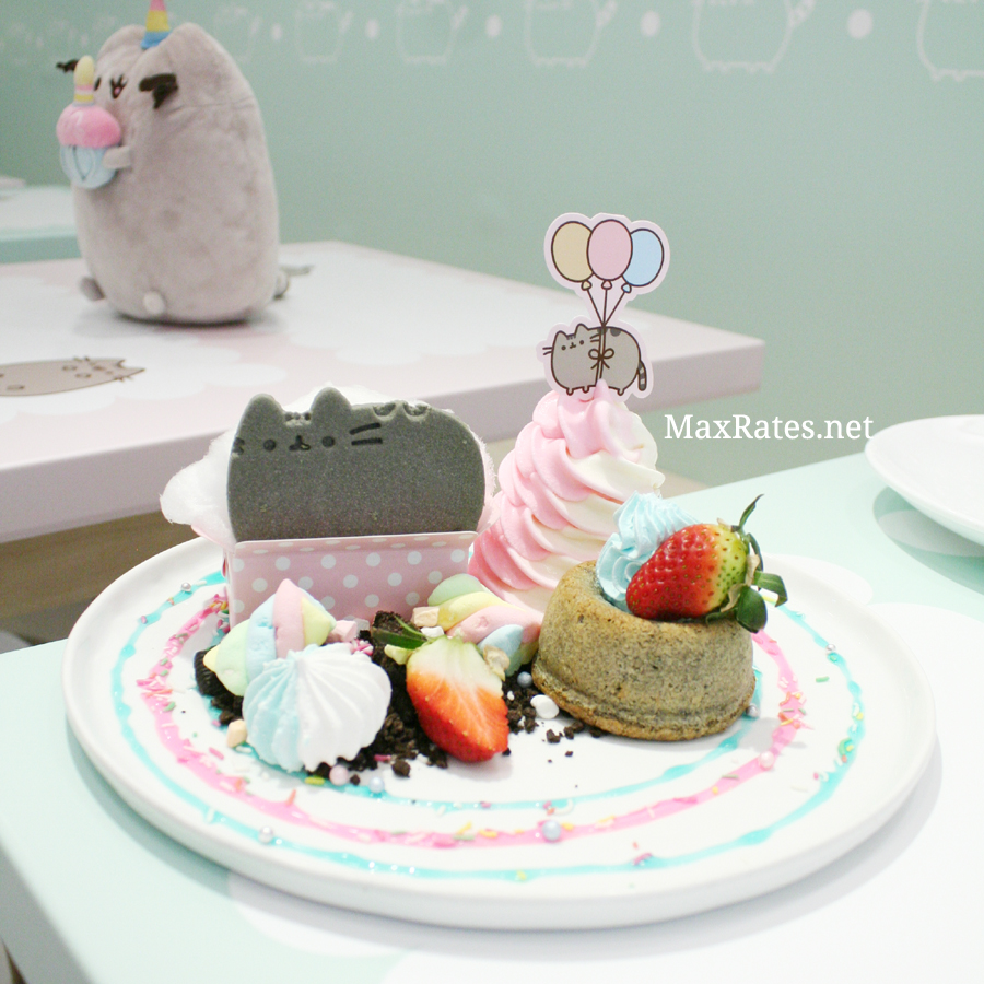 Pusheen-in-a-Box Cookies and Cream Lava Cake at Pusheen x Kumoya Cafe 2019.