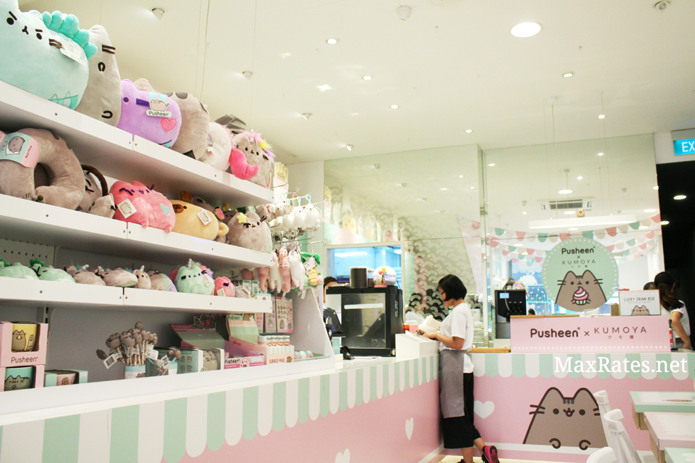 Interior counter of Pusheen x Kumoya Cafe 2019.